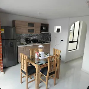 Moderno Y Amplio Apartamento Medellín